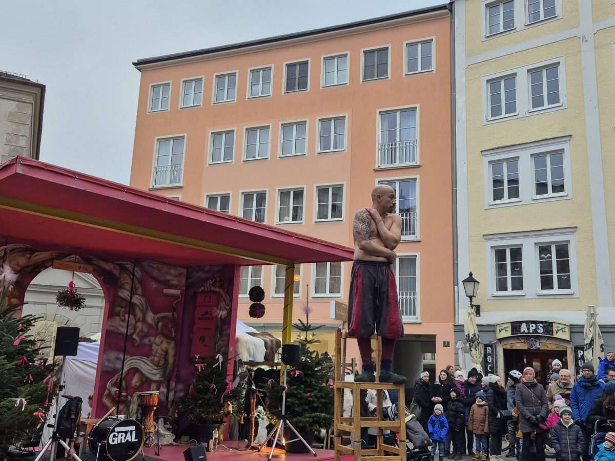 Igrokaz na ulicama Linza / Foto: Fenix (MD)