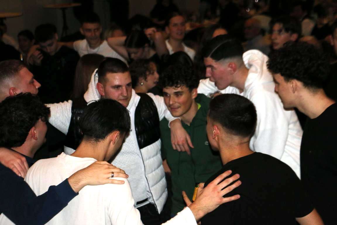 NIKOLINJE U MAINZU: Djeca i mladi oduševili svojim nastupima pred 600 okupljenih – pridružili im se i folkloraši iz Hannovera NIKOLINJE U MAINZU: Djeca i mladi oduševili svojim nastupima pred 600 okupljenih – pridružili im se i folkloraši iz Hannovera