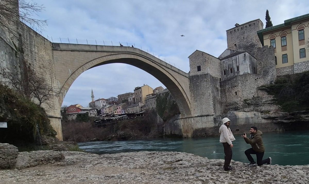 Eda i Abdullah su iz Turske došli u Mostar kako bi se zaručili / Foto: Fenix (Lucia Dokoza)