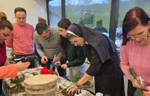 Časne sestre s vjernicima / Foto: Fenix (Daniela Mucić)