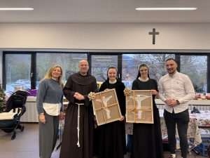 Časne sestre s vjernicima / Foto: Fenix (Daniela Mucić)