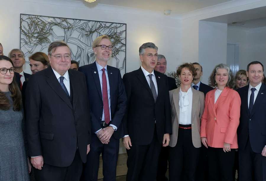 Plenković na radnom ručku s veleposlanicima država članica Europske unije u Hrvatskoj
