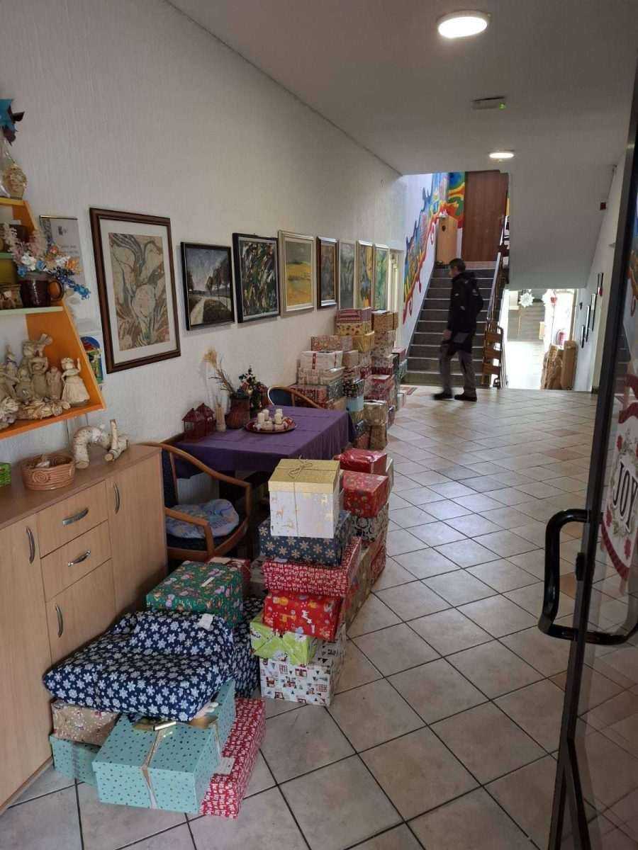 OSMIJEH ZA SVAKI PAKET: Žene iz Augsburga obradovale djecu u Hrvatskoj OSMIJEH ZA SVAKI PAKET: Žene iz Augsburga obradovale djecu u Hrvatskoj