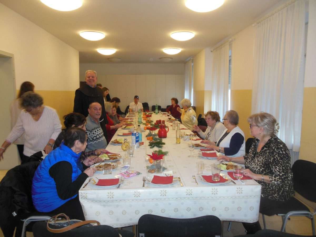 Prigodni ručak za starije osobe/ Foto: Fra Jozo Župić