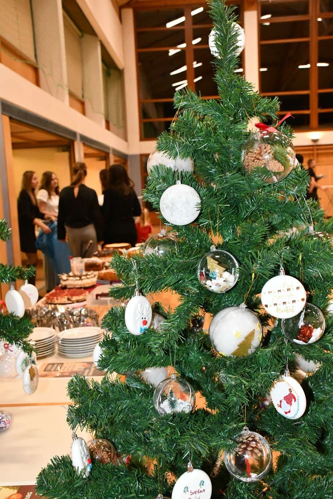 HRVATSKA TRADICIJA I DJEČJA RADOST: Tradicionalna proslava blagdana Svetog Nikole u Ravensburgu! U Ravensburgu je obilježen blagdan Sv. Nikole / Foto: Fenix (Vjekoslav Pavković)