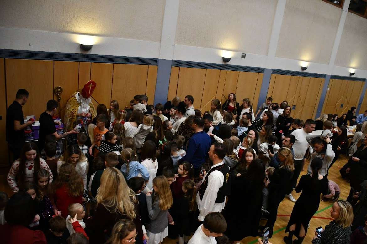 HRVATSKA TRADICIJA I DJEČJA RADOST: Tradicionalna proslava blagdana Svetog Nikole u Ravensburgu! U Ravensburgu je obilježen blagdan Sv. Nikole / Foto: Fenix (Vjekoslav Pavković)