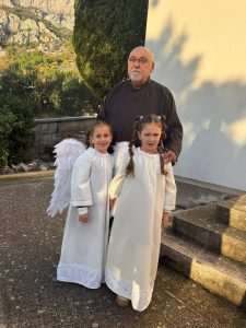 PROSLAVA SV. NIKOLE U VELIKOM BRDU: Više od 50 djece radosno čekalo sv. Nikolu PROSLAVA SV. NIKOLE U VELIKOM BRDU: Više od 50 djece radosno čekalo sv. Nikolu