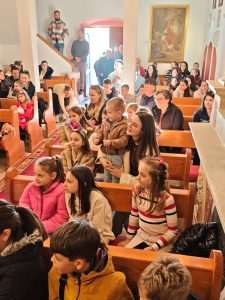 PROSLAVA SV. NIKOLE U VELIKOM BRDU: Više od 50 djece radosno čekalo sv. Nikolu PROSLAVA SV. NIKOLE U VELIKOM BRDU: Više od 50 djece radosno čekalo sv. Nikolu