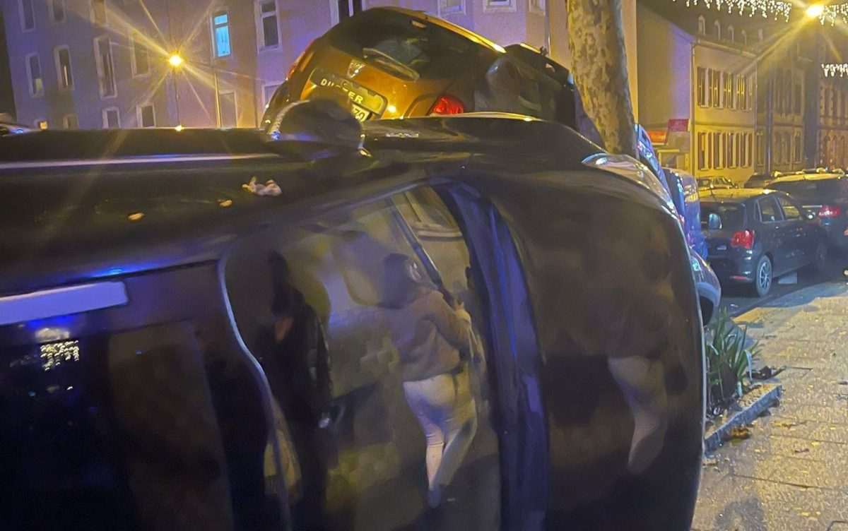 Autobus je pogurao vozila u Wiesbadenu / Foto: Fenix (JA)