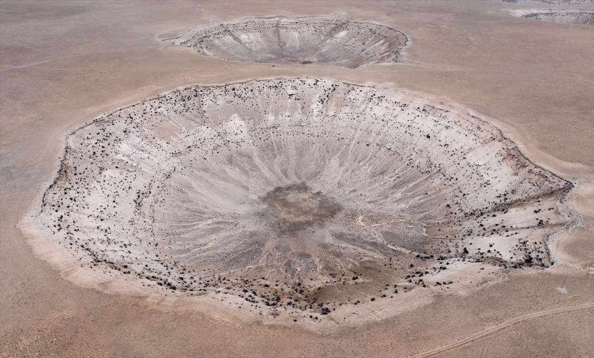 ZASTRAŠUJUĆE SNIMKE: Goleme vrtače masovno se pojavljuju u ovoj zemlji ZASTRAŠUJUĆE SNIMKE: Goleme vrtače masovno se pojavljuju u ovoj zemlji