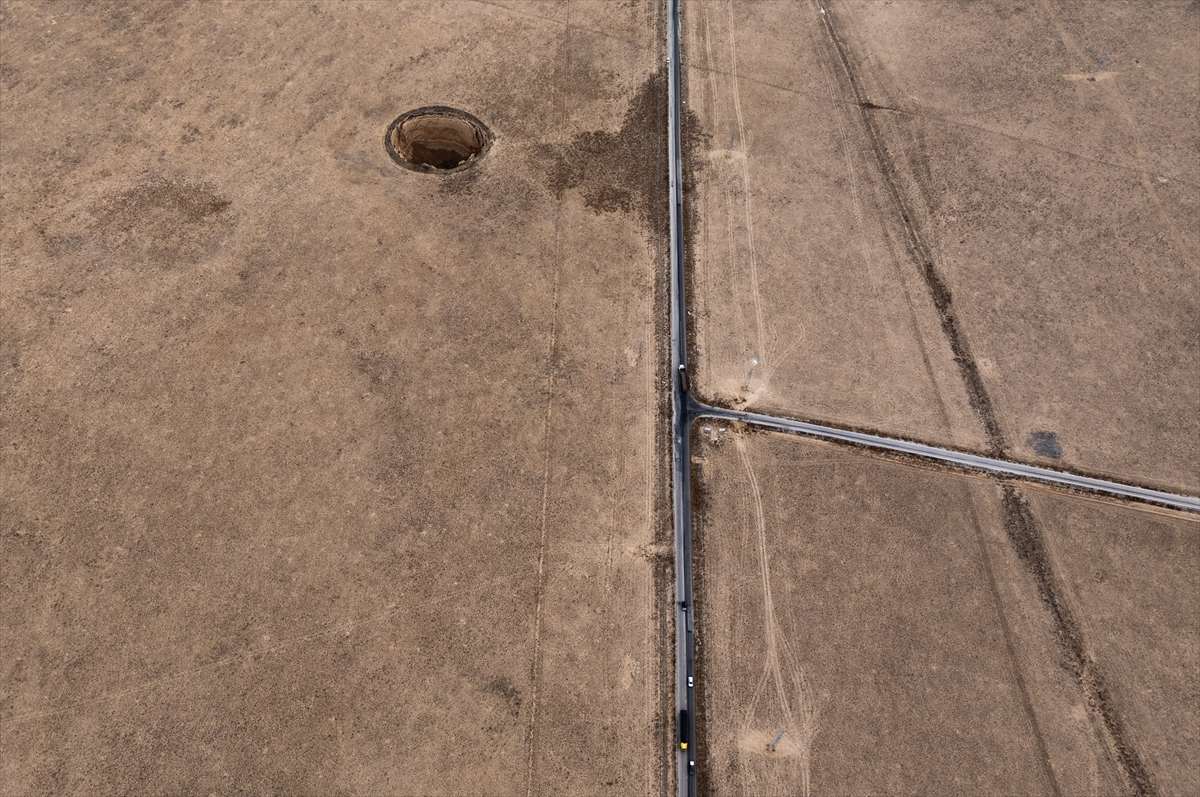 ZASTRAŠUJUĆE SNIMKE: Goleme vrtače masovno se pojavljuju u ovoj zemlji ZASTRAŠUJUĆE SNIMKE: Goleme vrtače masovno se pojavljuju u ovoj zemlji