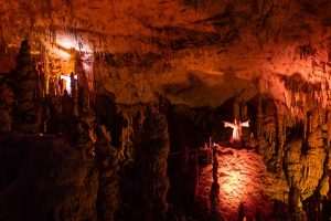 NAJVEĆI PODZEMNI BOŽIĆNI SPEKTAKL NA SVIJETU: Žive jaslice u slovenskoj Postojnskoj jami Žive jaslice u slovenskoj Postojnskoj jami / Foto: Anadolu