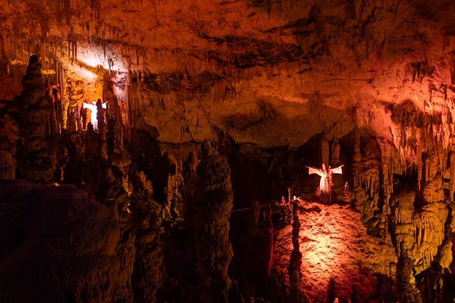 NAJVEĆI PODZEMNI BOŽIĆNI SPEKTAKL NA SVIJETU: Žive jaslice u slovenskoj Postojnskoj jami Žive jaslice u slovenskoj Postojnskoj jami / Foto: Anadolu