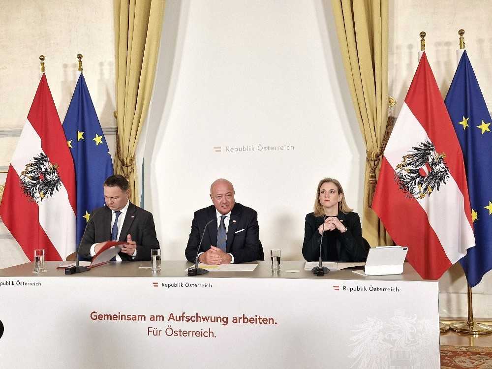 RASTEREĆENJE GRAĐANA I JAČANJE INDUSTRIJE: Cjenovna ofenziva austrijske Vlade: Prepolovljen PDV za hranu s 10 na manje od 5 posto, jeftinija struja, gorivo… RASTEREĆENJE GRAĐANA I JAČANJE INDUSTRIJE: Cjenovna ofenziva austrijske Vlade: Prepolovljen PDV za hranu s 10 na manje od 5 posto, jeftinija struja, gorivo…