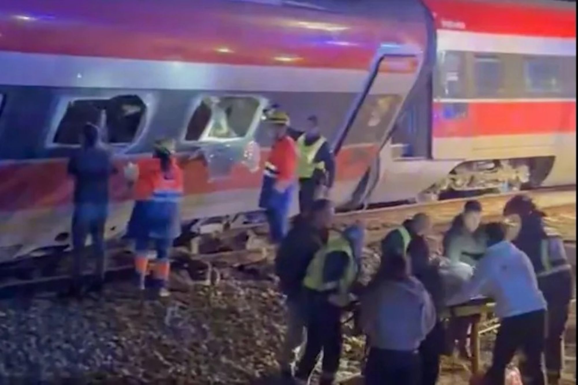 STRAVIČNA ŽELJEZNIČKA NESREĆA: Najmanje 21 osoba je poginula, a više od 100 putnika je ozlijeđeno u sudaru vlakova kod Cordobe