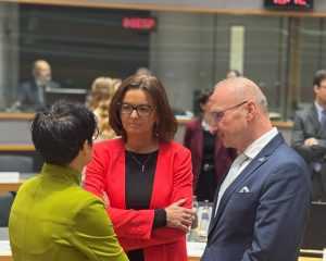 SASTANAK VIJEĆA EU: Ministar Grlić Radmanu Bruxellesu u raspravi istaknuo hrvatsko-švedsku inicijativu o skrbi za ukrajinske ratne veterane SASTANAK VIJEĆA EU: Ministar Grlić Radmanu Bruxellesu u raspravi istaknuo hrvatsko-švedsku inicijativu o skrbi za ukrajinske ratne veterane