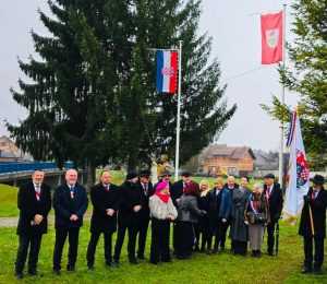 OŠTARIJE: Otkriven spomenik kralju Tomislavu u čast 1100. obljetnice Hrvatskoga Kraljevstva OŠTARIJE: Otkriven spomenik kralju Tomislavu u čast 1100. obljetnice Hrvatskoga Kraljevstva