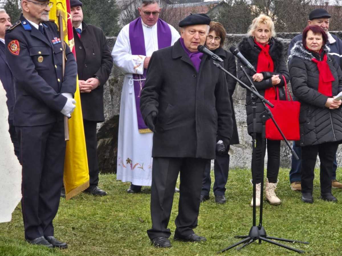 OŠTARIJE: Otkriven spomenik kralju Tomislavu u čast 1100. obljetnice Hrvatskoga Kraljevstva OŠTARIJE: Otkriven spomenik kralju Tomislavu u čast 1100. obljetnice Hrvatskoga Kraljevstva