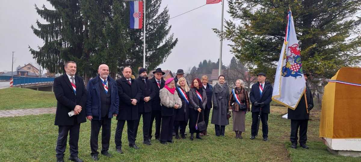 OŠTARIJE: Otkriven spomenik kralju Tomislavu u čast 1100. obljetnice Hrvatskoga Kraljevstva OŠTARIJE: Otkriven spomenik kralju Tomislavu u čast 1100. obljetnice Hrvatskoga Kraljevstva