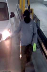 SNIMKE NADZORNIH KAMERA: Policija objavila fotografije muškaraca koji su izveli najveću pljačku u Njemačkoj Pljačkaš/ Foto: Polizei NRW