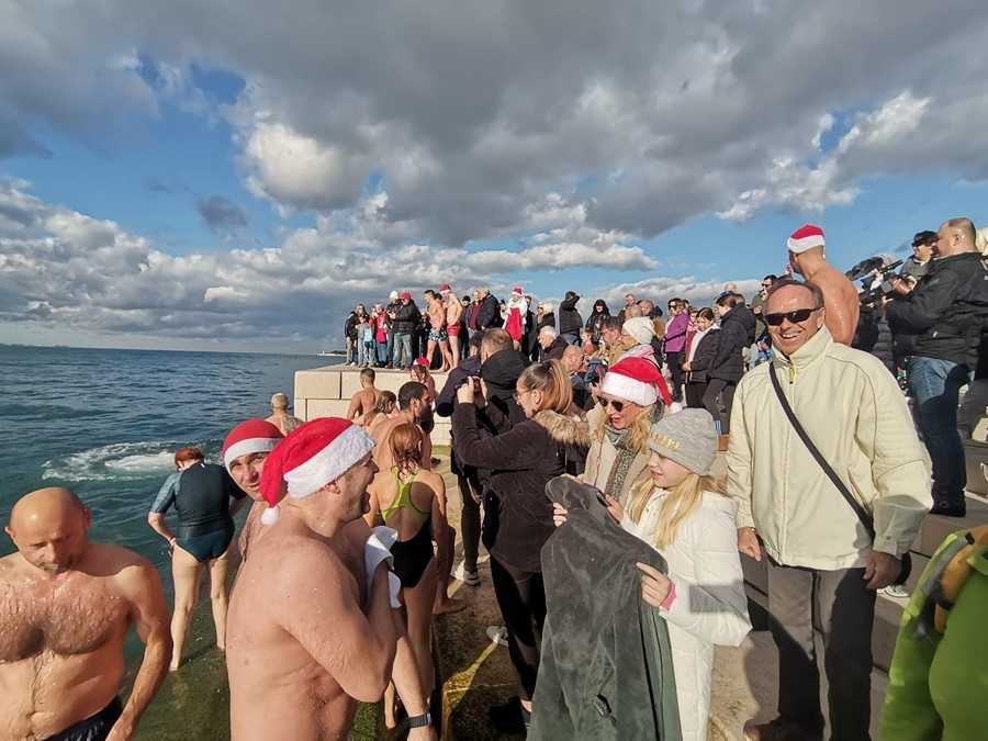 Novogodišnje kupanje u Zadru / Foto: Fenix (SIM)