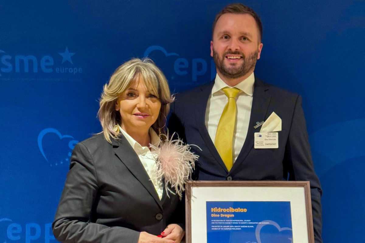 Uručenje nagrade / Foto: EPP