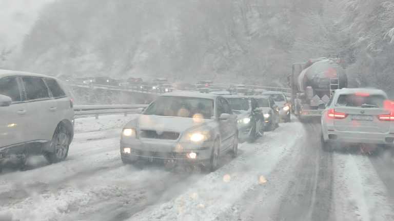 Snijeg na bh. cestama / Foto: Hina