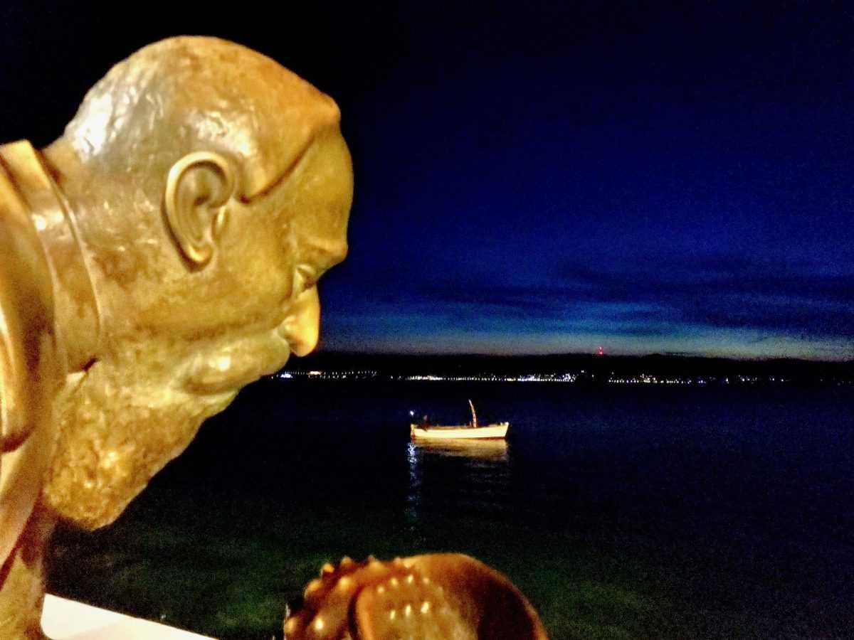 Skulptura znanstvenika Spirodona Brusine na zadarskoj rivi / Foto: Fenix (Arif Sitnica)