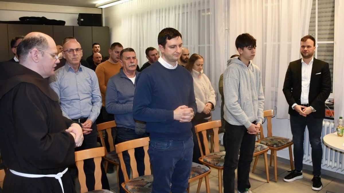 „HRVATSKI MUČENICI“ U FRIEDRICHSHAFENU: Potresna projekcija o komunističkim zločinima koji su skrivani desetljećima „HRVATSKI MUČENICI“ U FRIEDRICHSHAFENU: Potresna projekcija o komunističkim zločinima koji su skrivani desetljećima