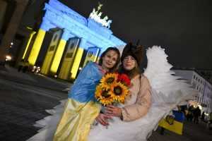 BERLIN I PARIZ U BOJAMA UKRAJINE: Nijemci i Francuzi izrazili solidarnos sa ukrajinskim narodom BERLIN I PARIZ U BOJAMA UKRAJINE: Nijemci i Francuzi izrazili solidarnos sa ukrajinskim narodom