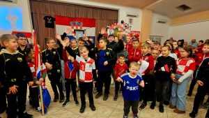 VATRENI DOČEK SEKULIĆU U ORIOVCU: Mjesto od 1.500 stanovnika postalo najtrofejnije u Hrvatskoj VATRENI DOČEK SEKULIĆU U ORIOVCU: Mjesto od 1.500 stanovnika postalo najtrofejnije u Hrvatskoj