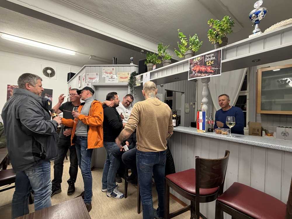 PRIJATELJSKA BORBA I VRHUNSKA ATMOSFERA: Valentinovski turnir u beli okupio 20 parova u Calwu Valentinovski turnir u beli okupio 20 parova u Calwu / Foto: Jure Perić