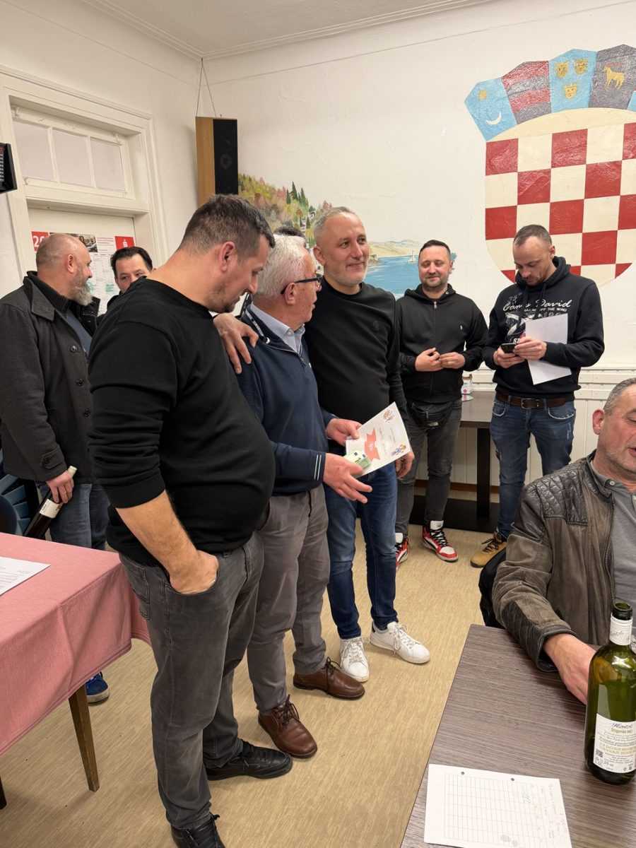 PRIJATELJSKA BORBA I VRHUNSKA ATMOSFERA: Valentinovski turnir u beli okupio 20 parova u Calwu Valentinovski turnir u beli okupio 20 parova u Calwu / Foto: Jure Perić