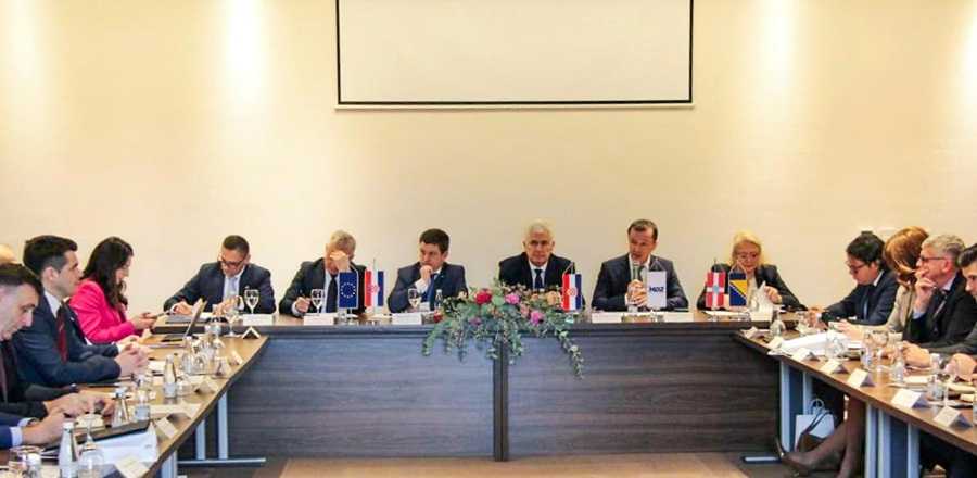 LIVNO SREDIŠTE KOORDINACIJE: Svi dužnosnici HDZ-a BiH na okupu uz potporu iz Zagreba Koordinacijski sastanak dužnosnika HDZ-a BiH u Livnu / Foto: HDZ BiH