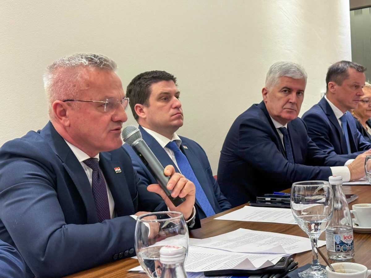 LIVNO SREDIŠTE KOORDINACIJE: Svi dužnosnici HDZ-a BiH na okupu uz potporu iz Zagreba Zvonko Milas / Foto: HDZ BiH