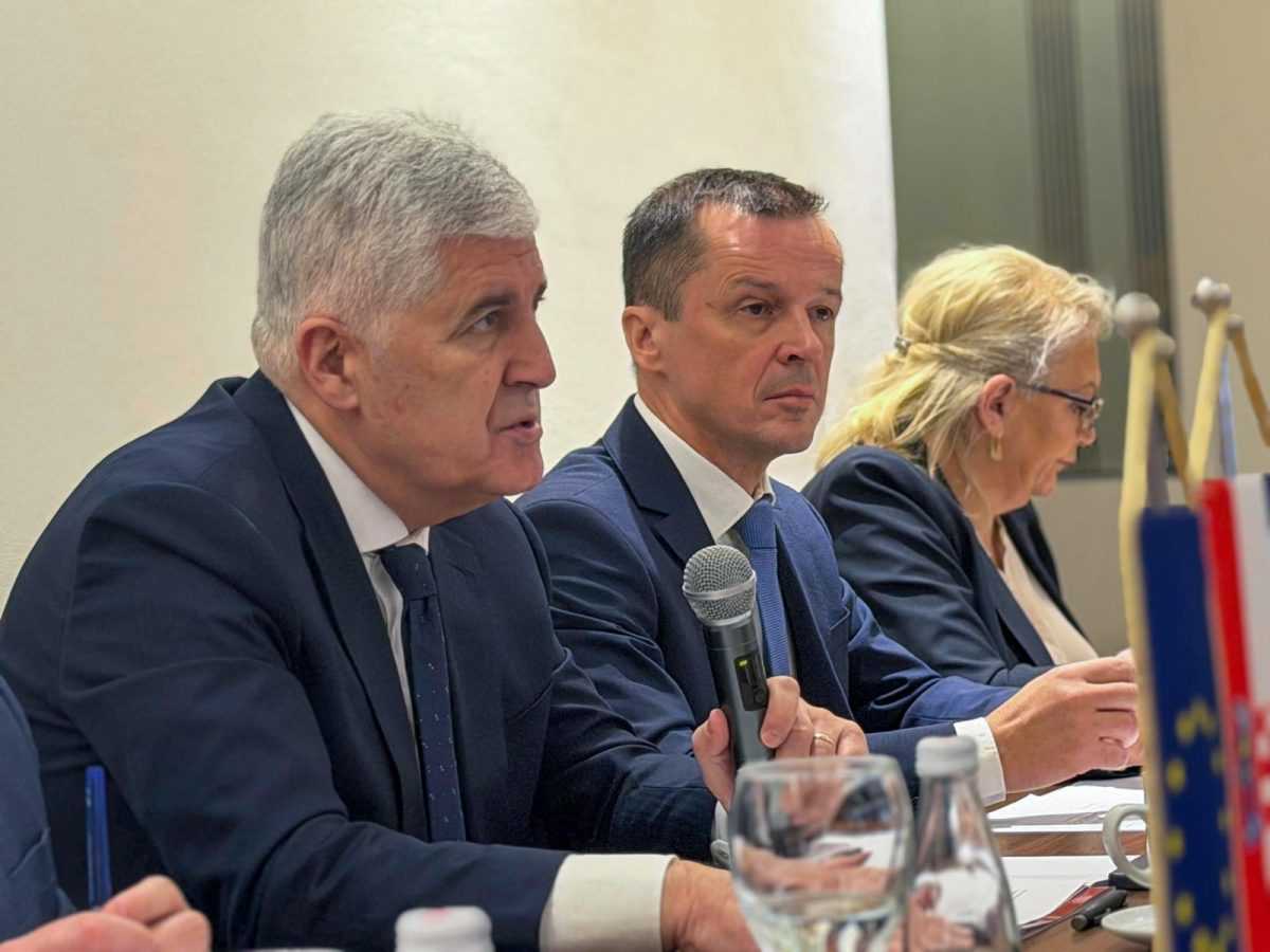 LIVNO SREDIŠTE KOORDINACIJE: Svi dužnosnici HDZ-a BiH na okupu uz potporu iz Zagreba LIVNO SREDIŠTE KOORDINACIJE: Svi dužnosnici HDZ-a BiH na okupu uz potporu iz Zagreba