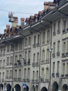 BERN - SVE SAMO NE OBIČAN GRAD: Što je u brojnim podrumima, zašto medvjed iznad grada, Eistein i još puno toga! BERN - SVE SAMO NE OBIČAN GRAD: Što je u brojnim podrumima, zašto medvjed iznad grada, Eistein i još puno toga!