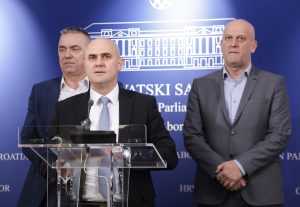 Stipo Mlinarić, Josip Dabro, Ivica Kukavica / Foto: Hina