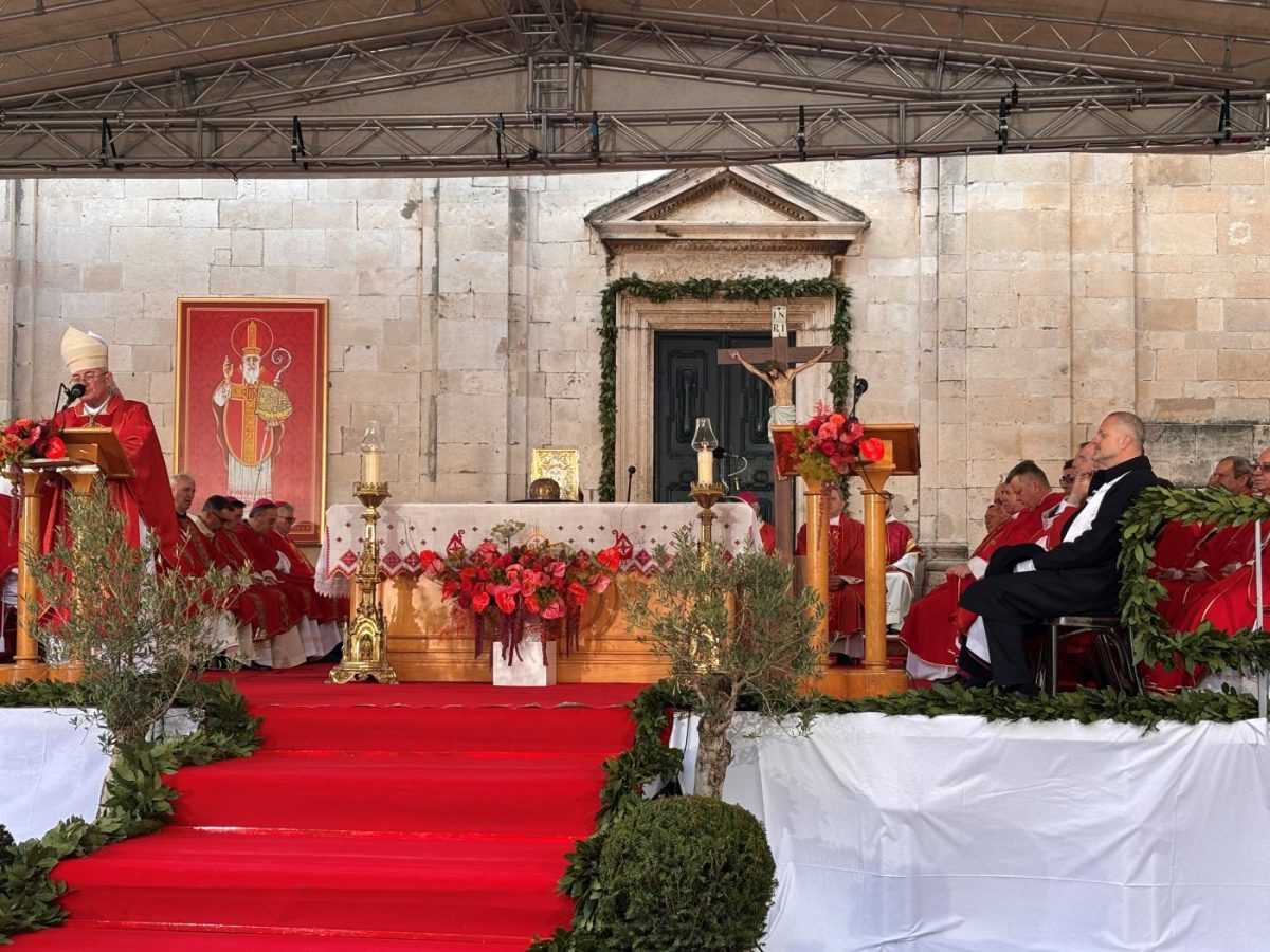 NA SAM BLAGDAN: Vjernici sinjske župe hodočastili sv. Vlahu u Dubrovnik