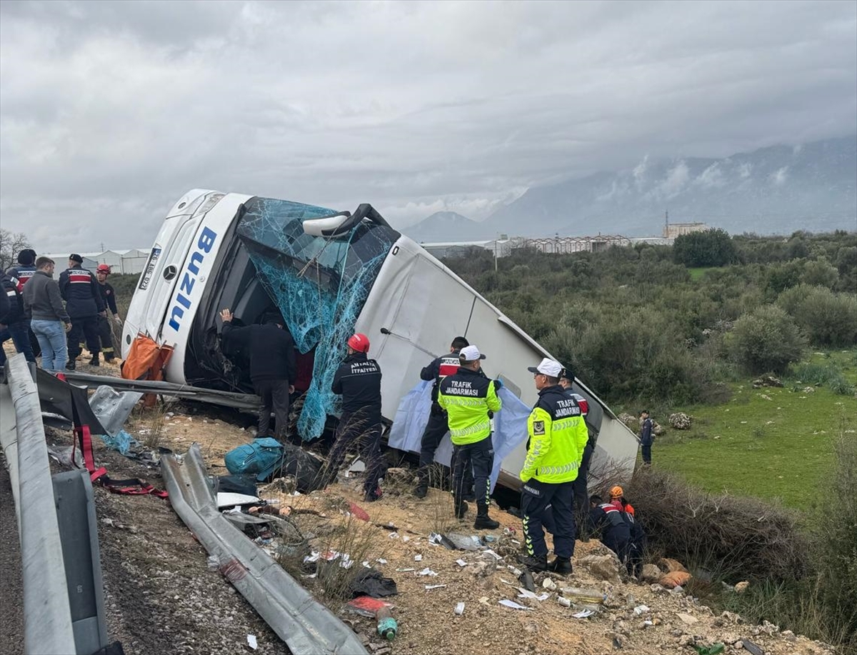 Prevrnuti autobus / Foto: Anadolu