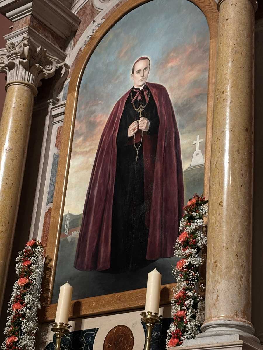 POBOŽNOST KOJA NE BLIJEDI: Sinjani i hodočasnici proslavili blagdan blaženog Stepinca Stepinčevo u Sinju / Foto: Fenix (SIM)