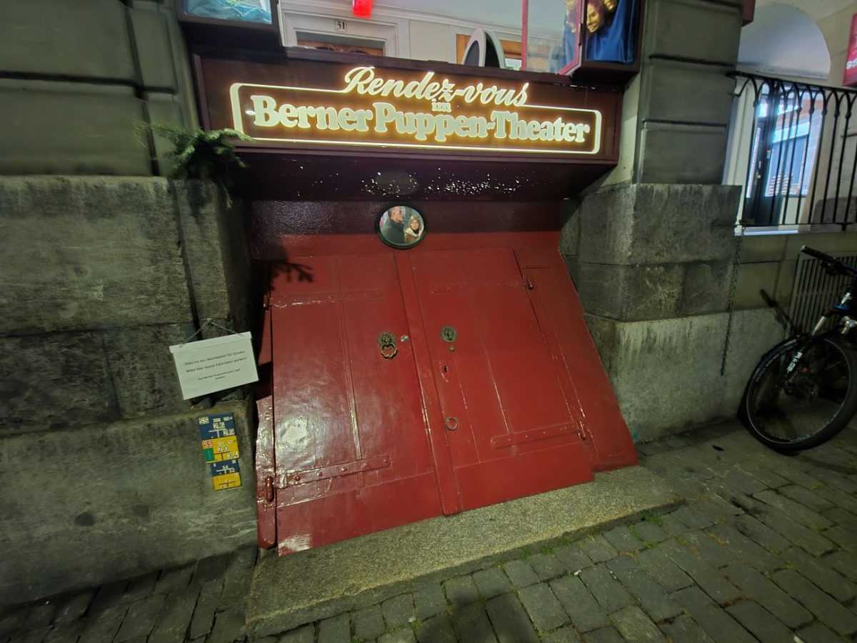 BERN - SVE SAMO NE OBIČAN GRAD: Što je u brojnim podrumima, zašto medvjed iznad grada, Eistein i još puno toga! BERN - SVE SAMO NE OBIČAN GRAD: Što je u brojnim podrumima, zašto medvjed iznad grada, Eistein i još puno toga!