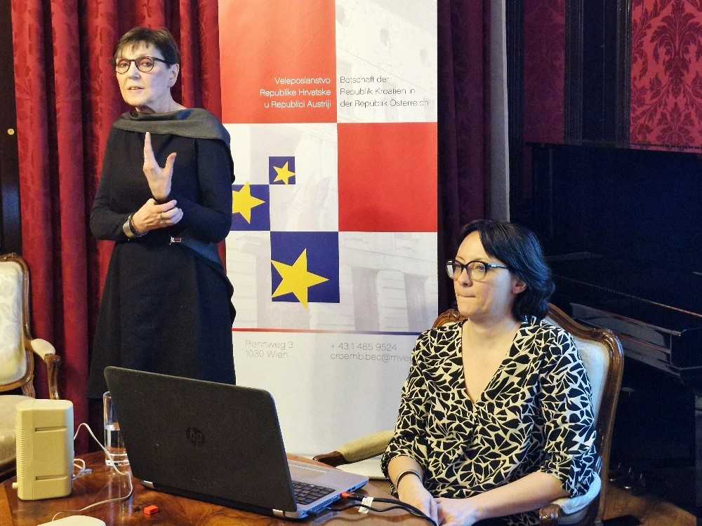 “OD VRTIĆA DO MATURE” U Veleposlanstvu RH u Beču predstavljen Dvojezični odgojno - obrazovni sustav na hrvatskom i njemačkom jeziku “OD VRTIĆA DO MATURE” U Veleposlanstvu RH u Beču predstavljen Dvojezični odgojno - obrazovni sustav na hrvatskom i njemačkom jeziku