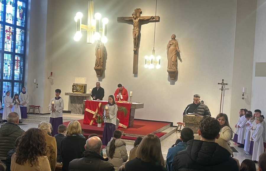 MASLINOVE GRANČICE I PJESMA: Hrvatska zajednica nedaleko od Frankfurta obilježila Cvjetnicu MASLINOVE GRANČICE I PJESMA: Hrvatska zajednica nedaleko od Frankfurta obilježila Cvjetnicu