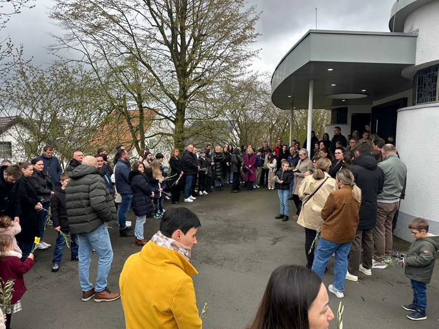 MASLINOVE GRANČICE I PJESMA: Hrvatska zajednica nedaleko od Frankfurta obilježila Cvjetnicu Cvjetnica u Kloppenheimu / Foto: Fenix (SIM)