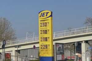 TOČAN DATUM: Poznato kada će cijene goriva biti jeftinije za 17 centi u Njemačkoj Cijena goriva u Njemačkoj dostižu rekordne visine