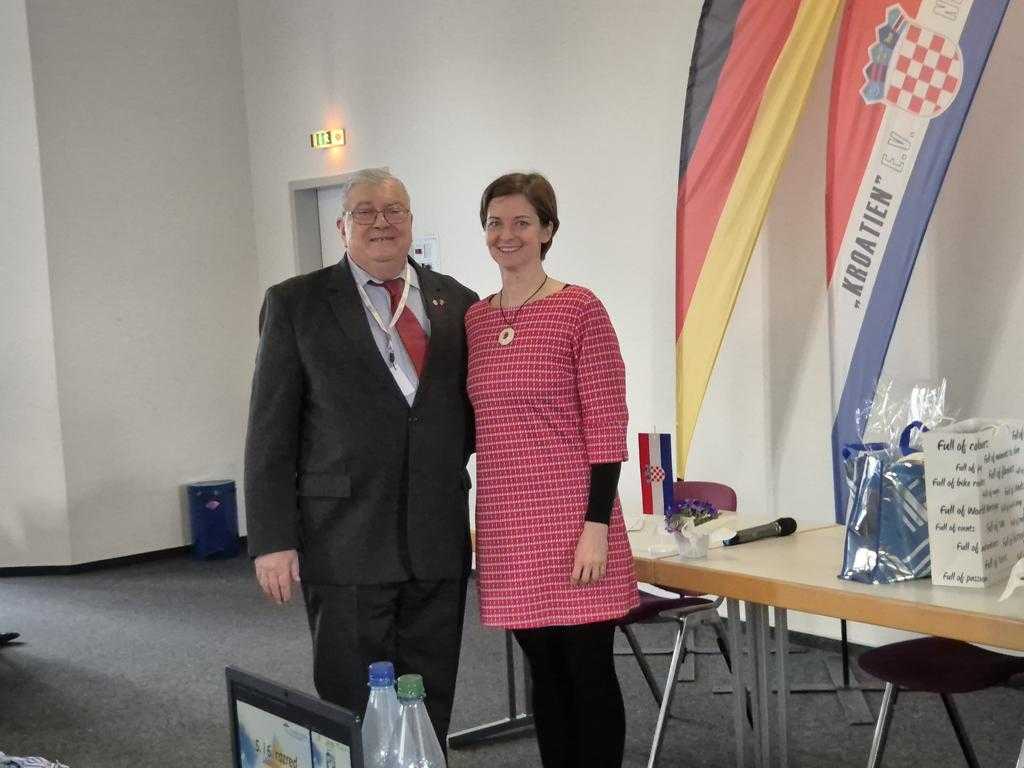 HRVATSKA RIJEČ ŽIVI I DALEKO OD DOMOVINE: U Neu-Isenburgu održano 11. Natjecanje u čitanju Hrvatske nastave u Hessenu i Saarlandu HRVATSKA RIJEČ ŽIVI I DALEKO OD DOMOVINE: U Neu-Isenburgu održano 11. Natjecanje u čitanju Hrvatske nastave u Hessenu i Saarlandu