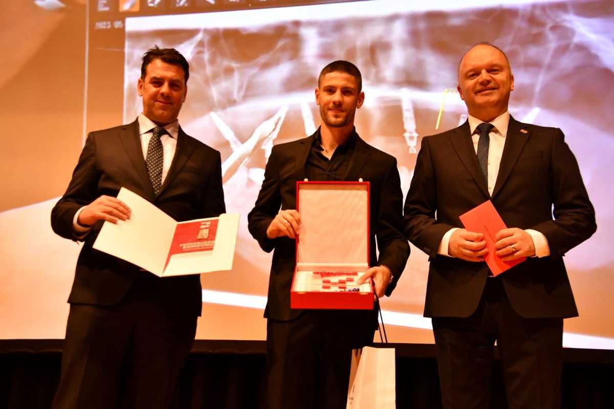 OSJETILA SE SNAGA ISELJENIŠTVA: Zlatko Dalić i Andrej Kramarić među brojnim poznatim osobama na Večernjakovoj domovnici OSJETILA SE SNAGA ISELJENIŠTVA: Zlatko Dalić i Andrej Kramarić među brojnim poznatim osobama na Večernjakovoj domovnici