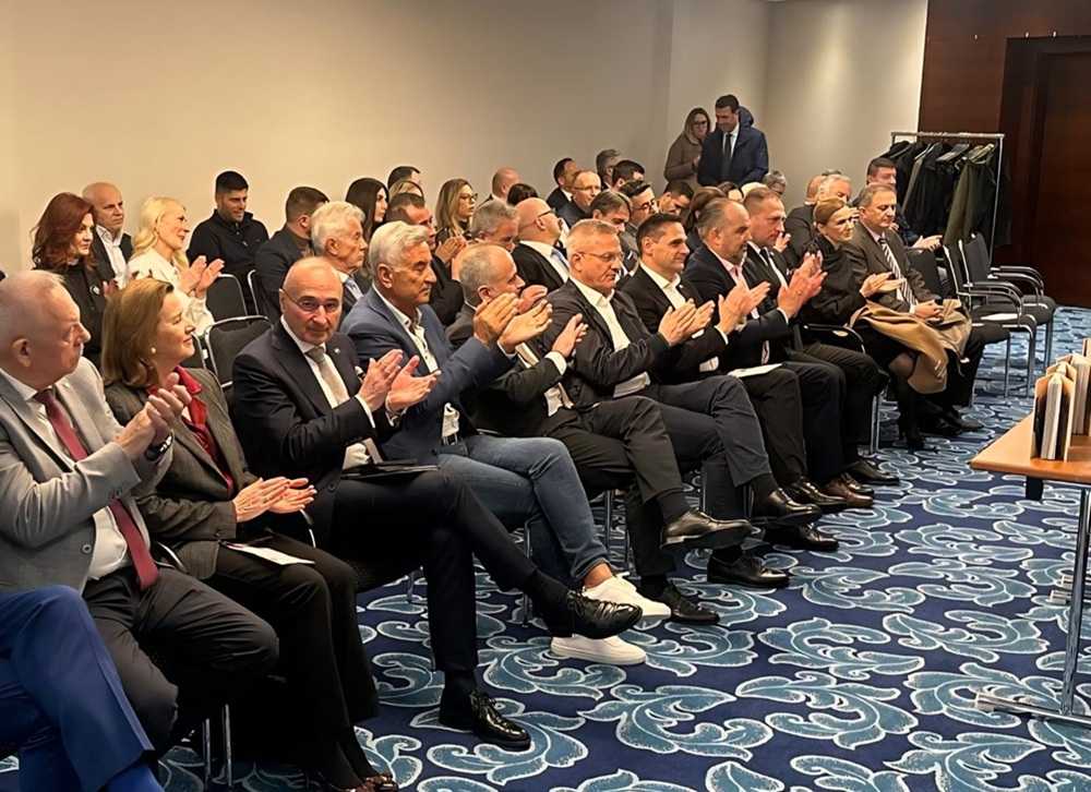 VELIKI INTERES U BAD HOMBURGU: Predstavljeno njemačko izdanje bestselera „Hrvatska u 30 priča“ VELIKI INTERES U BAD HOMBURGU: Predstavljeno njemačko izdanje bestselera „Hrvatska u 30 priča“