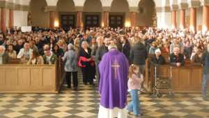 MÜNCHEN: Zbor pjevača iz Njemačke, Švicarske, Austrije i Hrvatske izveli duhovni koncert o muci Kristovoj MÜNCHEN: Zbor pjevača iz Njemačke, Švicarske, Austrije i Hrvatske izveli duhovni koncert o muci Kristovoj